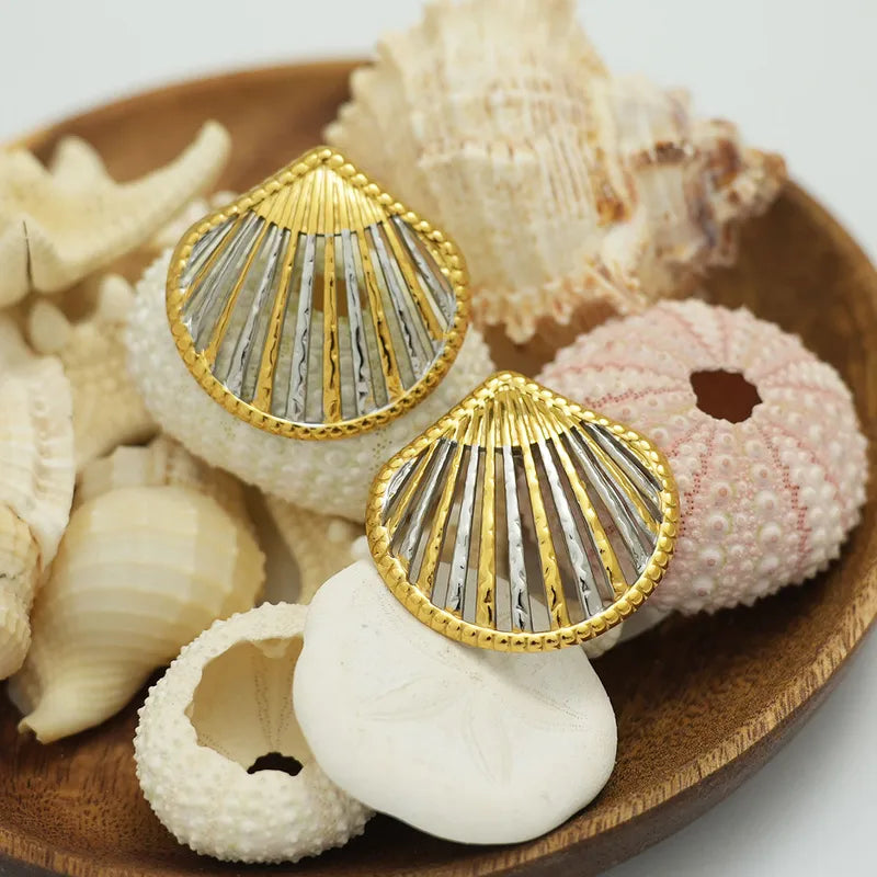 concha plateada y dorada