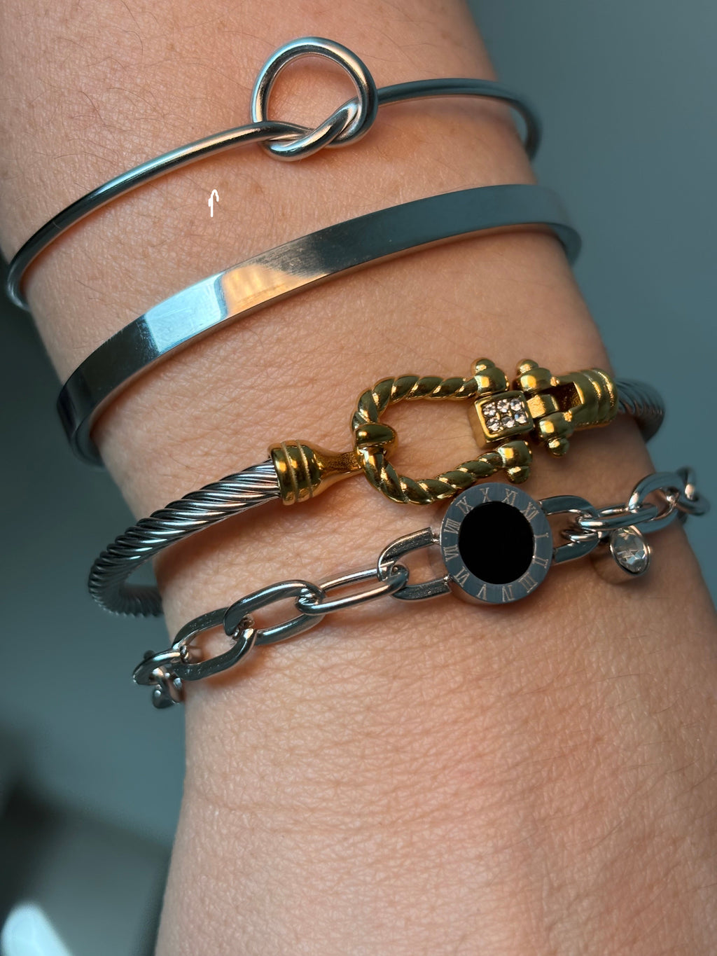Pulsera entrelazada