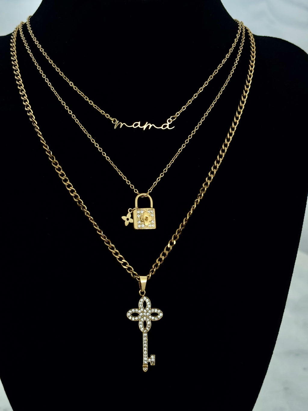 collar palabra MAMA